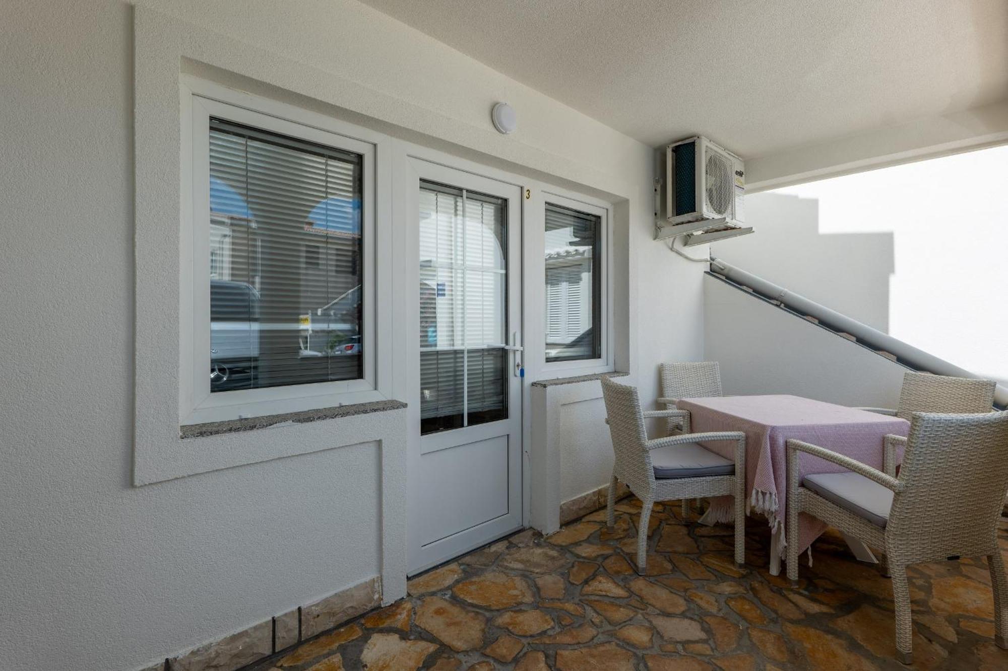 Apartments Tanja & Josipa Pag Town Exterior photo